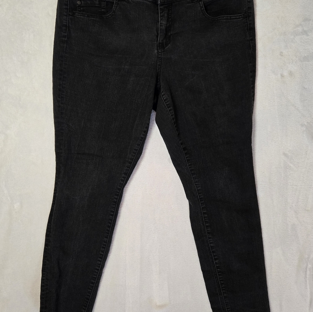 Torrid Black Denim Size 16 Skinny High Rise Tapered Leg Pockets Ladies EUC - Picture 3 of 10